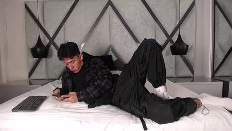 Snapshot of austinreeds chatting on 10-01-25, 12:00 austinreeds online show from 10-01-25, 12:00