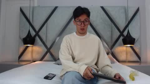 Snapshot of austinreeds chatting on 10-06-25, 11:51 austinreeds online show from 10-06-25, 11:51