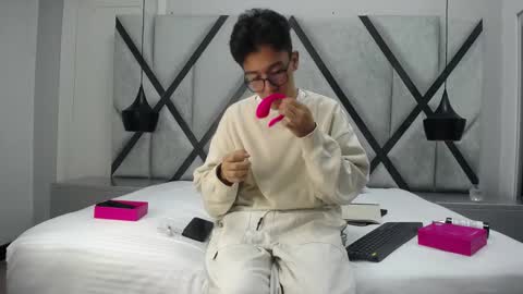 Snapshot of austinreeds chatting on 10-08-25, 11:52 austinreeds online show from 10-08-25, 11:52