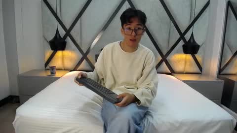 Snapshot of austinreeds chatting on 10-11-25, 12:15 austinreeds online show from 10-11-25, 12:15