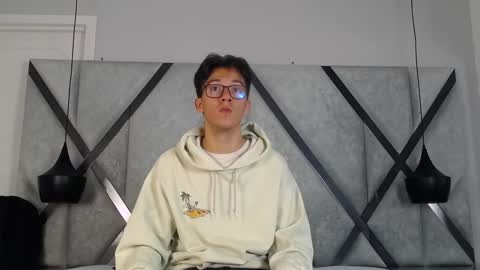 Snapshot of austinreeds chatting on 10-12-25, 12:04 austinreeds online show from 10-12-25, 12:04