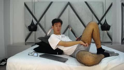 Snapshot of austinreeds chatting on 10-14-25, 03:24 austinreeds online show from 10-14-25, 03:24