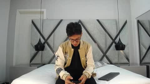 Snapshot of austinreeds chatting on 10-15-25, 11:54 austinreeds online show from 10-15-25, 11:54