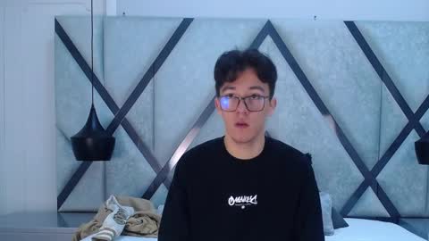 Snapshot of austinreeds chatting on 10-16-25, 11:44 austinreeds online show from 10-16-25, 11:44