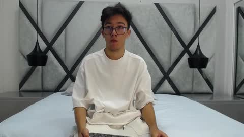 Snapshot of austinreeds chatting on 10-18-25, 11:55 austinreeds online show from 10-18-25, 11:55