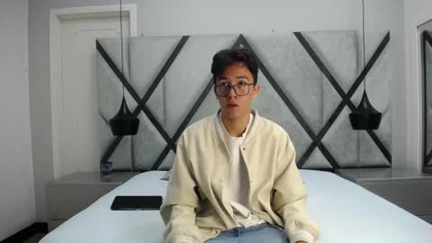 Snapshot of austinreeds chatting on 10-19-25, 12:28 austinreeds online show from 10-19-25, 12:28