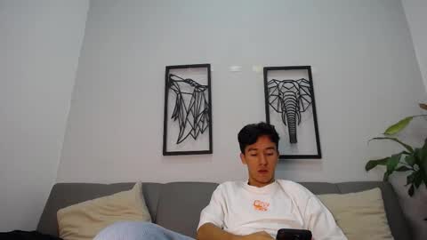 Snapshot of austinreeds chatting on 10-21-25, 05:57 austinreeds online show from 10-21-25, 05:57