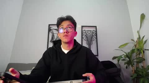 Snapshot of austinreeds chatting on 10-22-25, 12:05 austinreeds online show from 10-22-25, 12:05