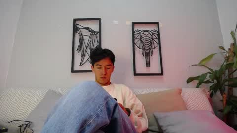 Snapshot of austinreeds chatting on 10-25-25, 12:02 austinreeds online show from 10-25-25, 12:02