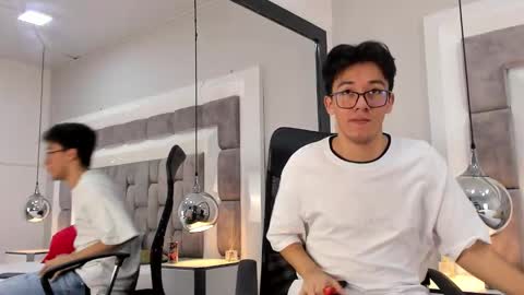 Snapshot of austinreeds chatting on 10-26-25, 09:42 austinreeds online show from 10-26-25, 09:42