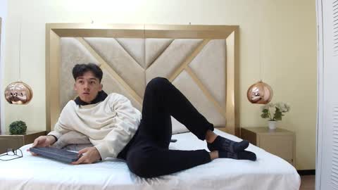 Snapshot of austinreeds chatting on 10-30-25, 12:28 austinreeds online show from 10-30-25, 12:28