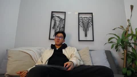 Snapshot of austinreeds chatting on 11-09-25, 11:52 austinreeds online show from 11-09-25, 11:52