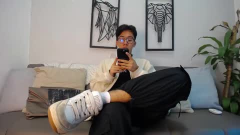 Snapshot of austinreeds chatting on 11-10-25, 11:53 austinreeds online show from 11-10-25, 11:53