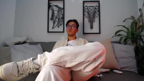 Snapshot of austinreeds chatting on 11-11-25, 03:23 austinreeds online show from 11-11-25, 03:23