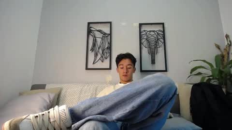 Snapshot of austinreeds chatting on 11-15-25, 12:34 austinreeds online show from 11-15-25, 12:34