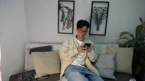 Snapshot of austinreeds chatting on 11-16-25, 12:44 austinreeds online show from 11-16-25, 12:44