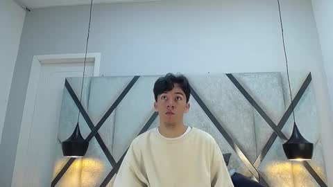 Snapshot of austinreeds chatting on 11-19-25, 12:05 austinreeds online show from 11-19-25, 12:05