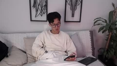 Snapshot of austinreeds chatting on 11-20-25, 12:16 austinreeds online show from 11-20-25, 12:16