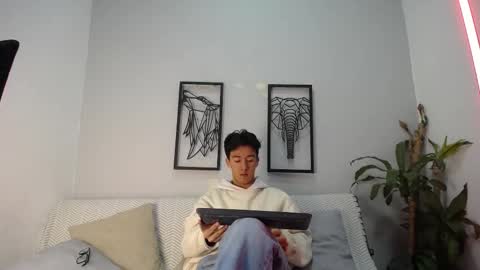 Snapshot of austinreeds chatting on 11-21-25, 12:48 austinreeds online show from 11-21-25, 12:48