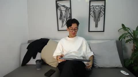 Snapshot of austinreeds chatting on 11-27-25, 12:07 austinreeds online show from 11-27-25, 12:07