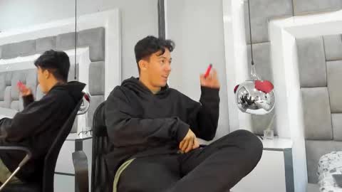 Snapshot of austinreeds chatting on 02-26-26, 12:15 austinreeds online show from 02-26-26, 12:15