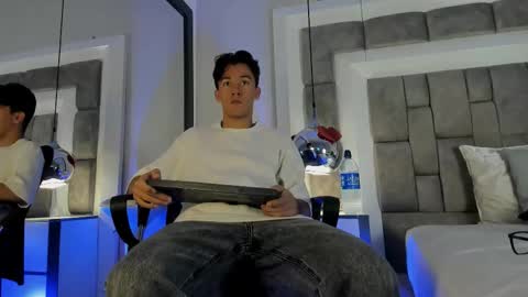 Snapshot of austinreeds chatting on 03-02-26, 12:01 austinreeds online show from 03-02-26, 12:01