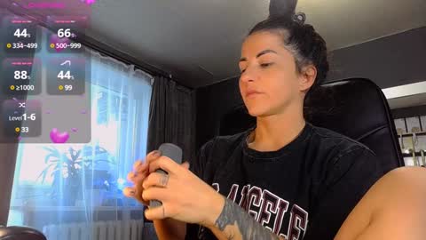 Ava online show from 02-05-25, 11:23