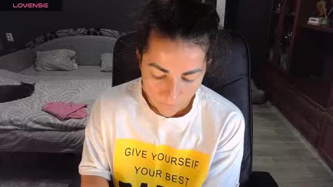 Ava online show from 11-08-25, 11:54