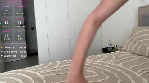 Ava  online show from 10-11-25, 10:08