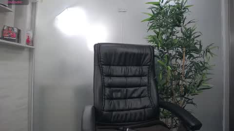 Snapshot of avablue_ chatting on 02-07-26, 12:20 online show from 02-07-26, 12:20