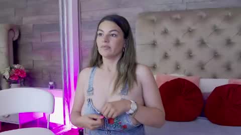 Snapshot of avahanson chatting on 06-13-26, 07:23 AvaHnason online show from 06-13-26, 07:23