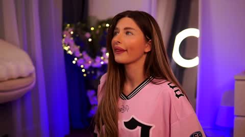 Snapshot of avashay chatting on 01-23-25, 01:51 Carina online show from 01-23-25, 01:51