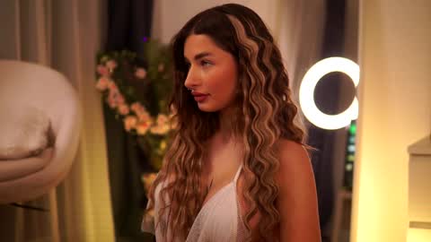 Snapshot of avashay chatting on 01-27-25, 03:26 Carina online show from 01-27-25, 03:26