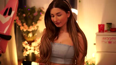 Snapshot of avashay chatting on 02-01-25, 04:46 Carina online show from 02-01-25, 04:46