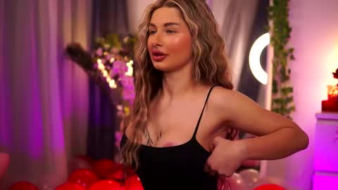 Snapshot of avashay chatting on 02-12-25, 08:50 Carina online show from 02-12-25, 08:50