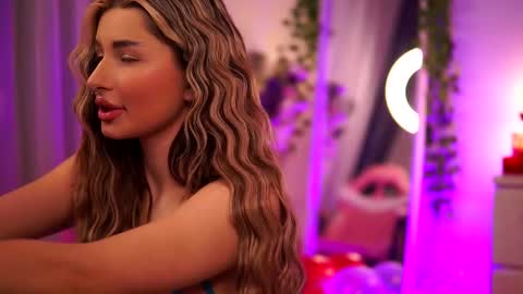 Snapshot of avashay chatting on 02-12-25, 11:51 Carina online show from 02-12-25, 11:51