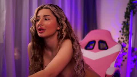 Snapshot of avashay chatting on 02-13-25, 02:56 Carina online show from 02-13-25, 02:56