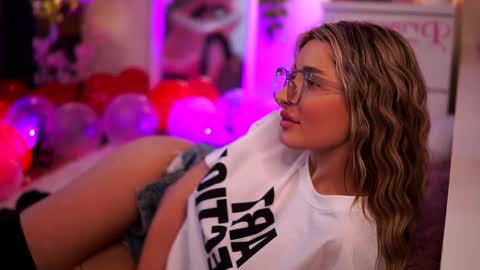 Snapshot of avashay chatting on 02-13-25, 05:58 Carina online show from 02-13-25, 05:58