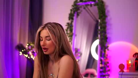 Snapshot of avashay chatting on 02-14-25, 12:41 Carina online show from 02-14-25, 12:41