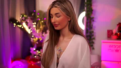 Snapshot of avashay chatting on 02-14-25, 11:31 Carina online show from 02-14-25, 11:31