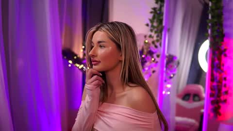 Snapshot of avashay chatting on 02-16-25, 02:42 Carina online show from 02-16-25, 02:42