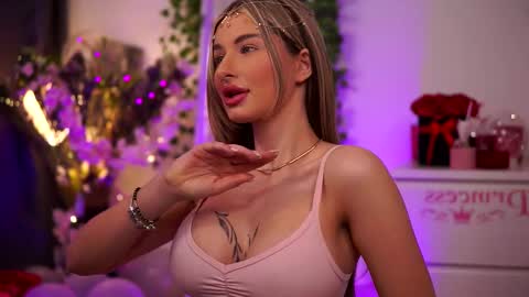 Snapshot of avashay chatting on 02-17-25, 01:04 Carina online show from 02-17-25, 01:04