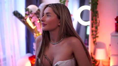 Snapshot of avashay chatting on 02-20-25, 05:33 Carina online show from 02-20-25, 05:33