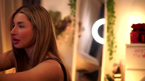 Snapshot of avashay chatting on 02-25-25, 01:41 Carina online show from 02-25-25, 01:41