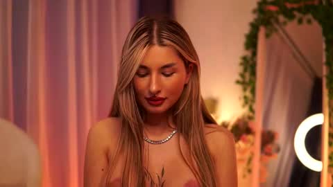 Snapshot of avashay chatting on 02-25-25, 04:46 Carina online show from 02-25-25, 04:46