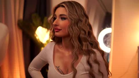 Snapshot of avashay chatting on 03-01-25, 02:15 Carina online show from 03-01-25, 02:15