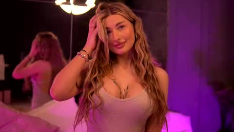 Snapshot of avashay chatting on 03-04-25, 01:12 Carina online show from 03-04-25, 01:12