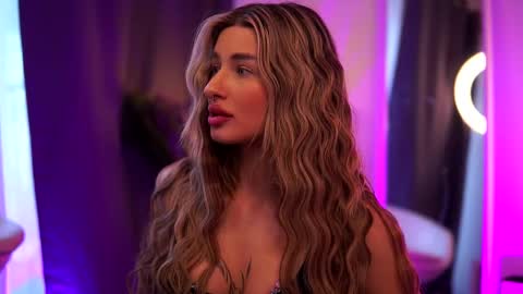 Snapshot of avashay chatting on 03-05-25, 05:18 Carina online show from 03-05-25, 05:18