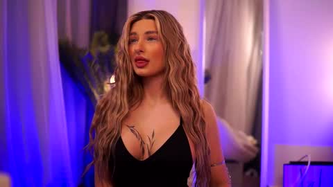 Snapshot of avashay chatting on 03-05-25, 10:54 Carina online show from 03-05-25, 10:54