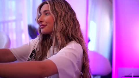 Snapshot of avashay chatting on 03-06-25, 05:03 Carina online show from 03-06-25, 05:03